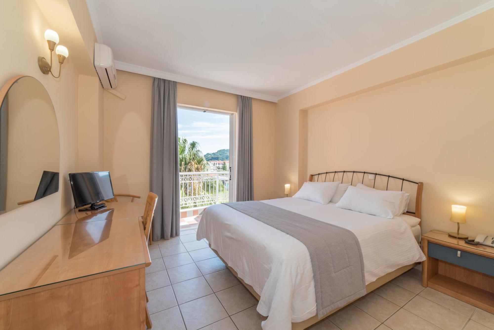 Xenos Kamara Aparthotel 2*
